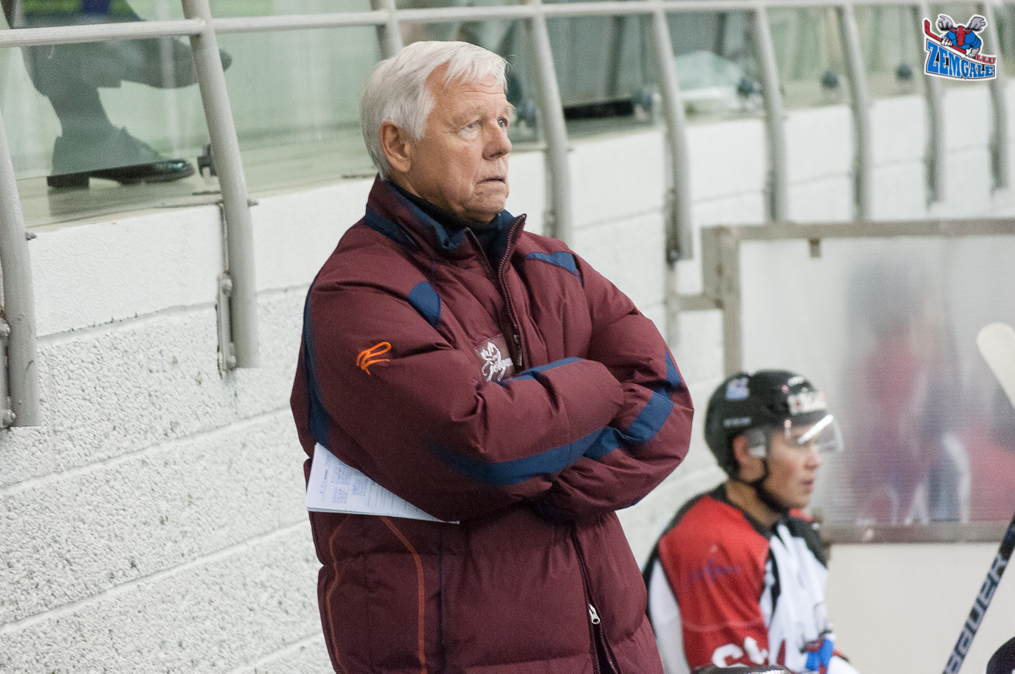 Optibet hokeja līgas spēlē starp HK "Prizma" un HK "Zemgale/LLU" uzvarētājs tika noteikts papildlaikā, jo pamatlaiks noslēdzās ar rezultātu 1:1. Jelgavnieku uzbrucējs Ričards Bernhards, gūstot vārtus lielā vairākumā, garantē HK "Zemgale/LLU" uzvaru ar rezultātu 2:1.