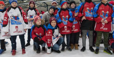 2017. gada 16. decembrī  Jelgavas Ledus hallē notika labdarības hokeja spēle “Uzbur svētku prieku”, kuru aizvadija HK “Zemgale/LLU” un Jelgavas Ledus sporta skolas (JLSS) apvienotā komanda pret Zemgales Amatieru hokeja līgas (ZAHL) izlases komandu.