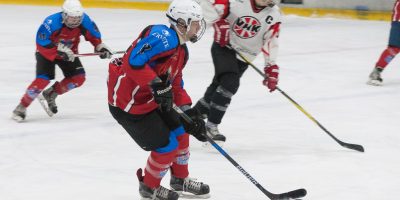 Latvijas bērnu un jauniešu čempionāta spēle starp "JLSS U18" un "Valmieras HK" Jelgavas ledus hallē Jelgavā 2018. gada 13. janvārī.