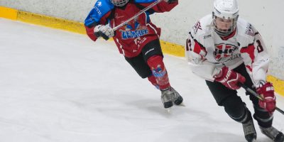 Latvijas bērnu un jauniešu čempionāta spēle starp "JLSS U18" un "Valmieras HK" Jelgavas ledus hallē Jelgavā 2018. gada 13. janvārī.