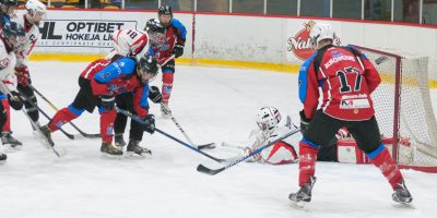 Latvijas bērnu un jauniešu čempionāta spēle starp "JLSS U18" un "Valmieras HK" Jelgavas ledus hallē Jelgavā 2018. gada 13. janvārī.