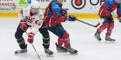 Latvijas bērnu un jauniešu čempionāta spēle starp "JLSS U18" un "Valmieras HK" Jelgavas ledus hallē Jelgavā 2018. gada 13. janvārī.