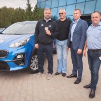 HK "Zemgale/LLU" sponsors "Mitau Motors" pēc tradīcijas, uzsākot jauno Optibet hokeja līgas sezonu, piešķir komandas galvenajam trenerim Valērijam Kuļibabam jauno "Kia" automašīnu.