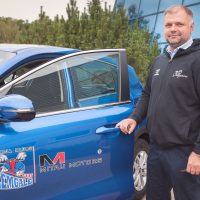 HK "Zemgale/LLU" sponsors "Mitau Motors" pēc tradīcijas, uzsākot jauno Optibet hokeja līgas sezonu, piešķir komandas galvenajam trenerim Valērijam Kuļibabam jauno "Kia" automašīnu.
