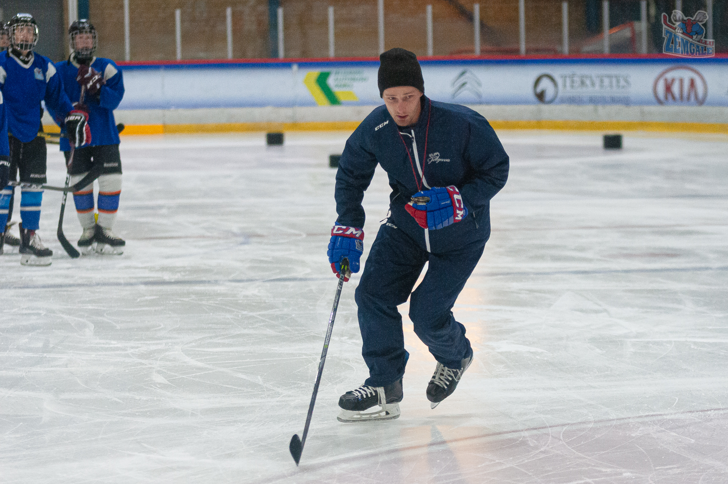 Jelgavas ledus sporta skolas U15 vecuma grupas audzēkņi aizvada treniņu Jelgavas ledus hallē Rihards Cimermanis