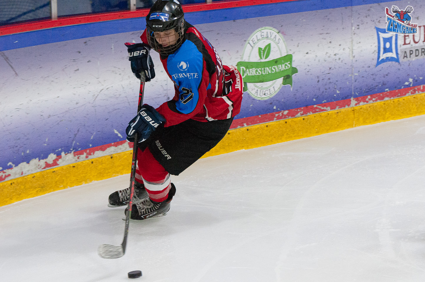 Latvijas bērnu un jauniešu hokeja čempionāta (LBJČH) regulārā čempionāta spēle starp “JLSS U15 B” un “Brocēnu NBJSS” Jelgavas ledus hallē 2019. gada 22. decembrī | Foto: Ruslans Antropovs / rusantro.com