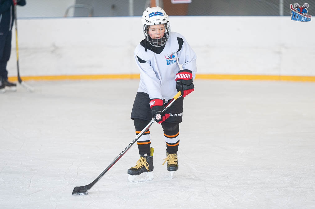 Jelgavas Ledus sporta skola (JLSS) U-11 vecuma grupas jauniešu treniņš Pasta salas slidotavā 2021. gada 24. februārī | Foto: Ruslans Antropovs