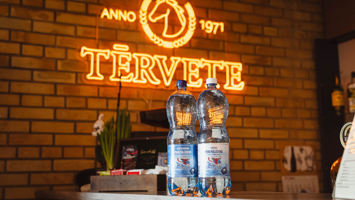 Zemgales Tērvetes minerālūdens Jelgavas ledus halles kafejnīcā